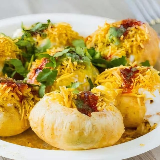 Dahi Bateta Sev Poori.